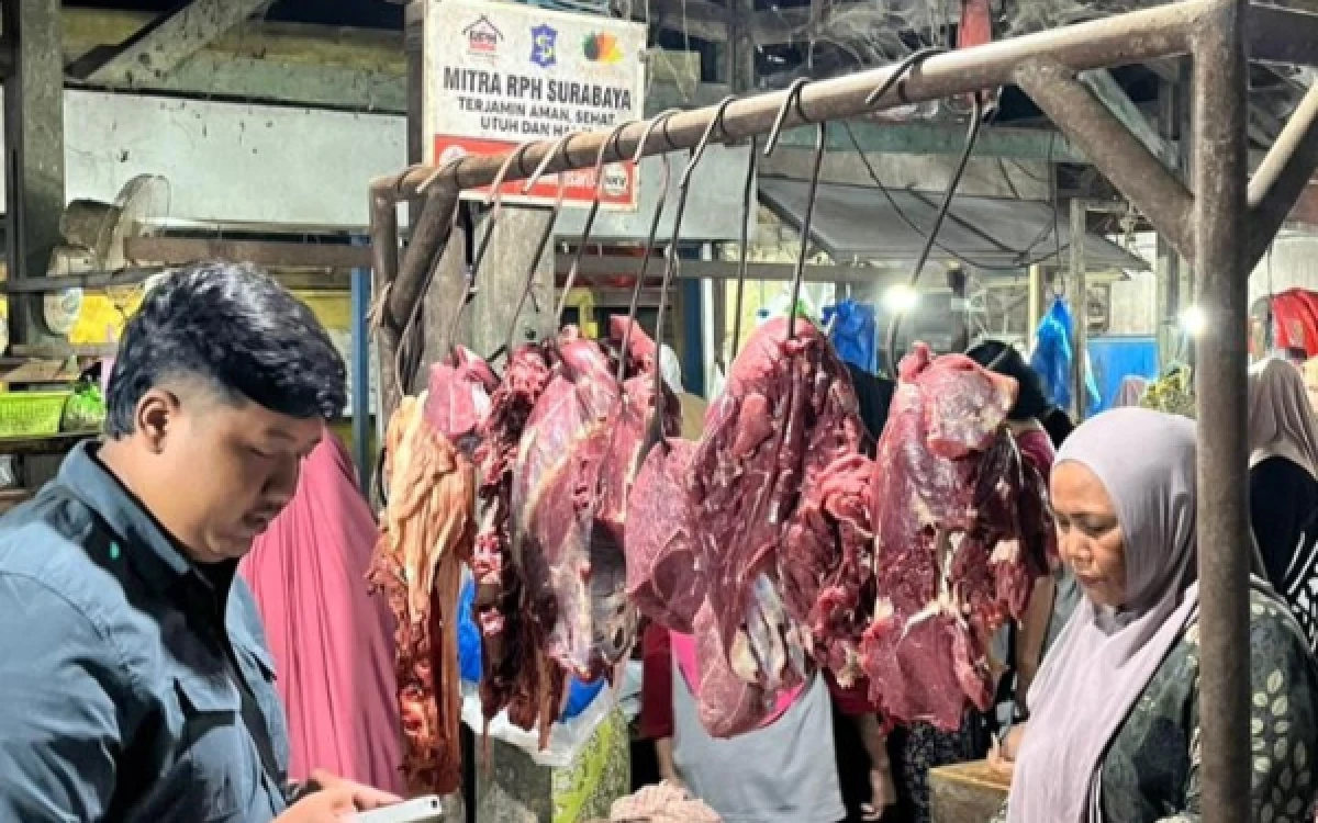 Thumbnail Berita - Harga Daging di Surabaya Mulai Turun, Daya Beli Warga Masih Lesu