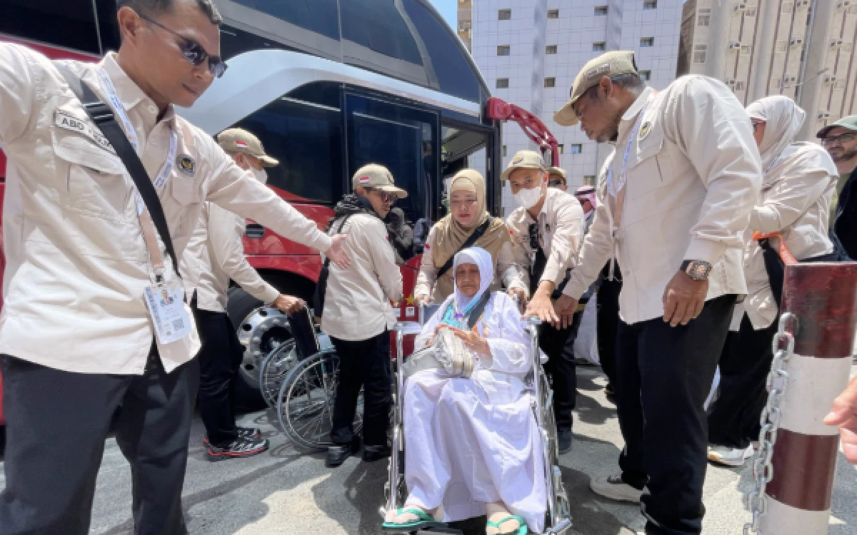 Thumbnail Berita - 360 Jemaah Haji Yogyakarta Jadi Kloter Pertama Tiba di Makkah