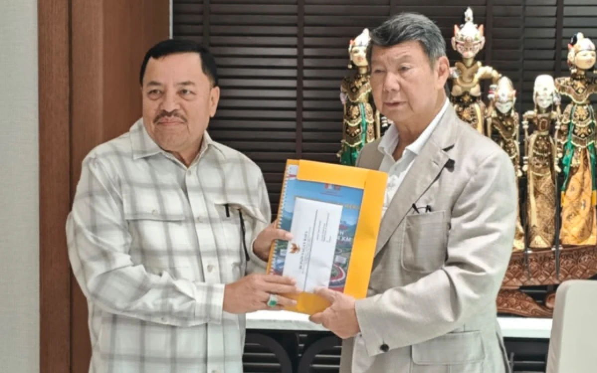Thumbnail Berita - Bupati TRK Undang Prabowo ke Nagan Raya, Siapkan Pembentangan Merah Putih 24 Km