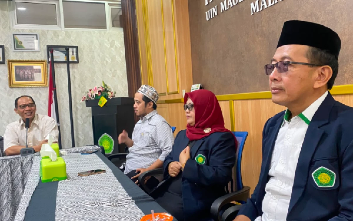 Foto Pimpinan Fakultas Syariah UIN Malang menghadiri rapat koordinasi Panitia Pengenalan Budaya Akademik dan Kemahasiswaan (PBAK) Fakultas Syariah UIN Maulana Malik Ibrahim Malang, Selasa, 18 Agustus 2026. (Foto: Fakultas Syariah UIN Malang)