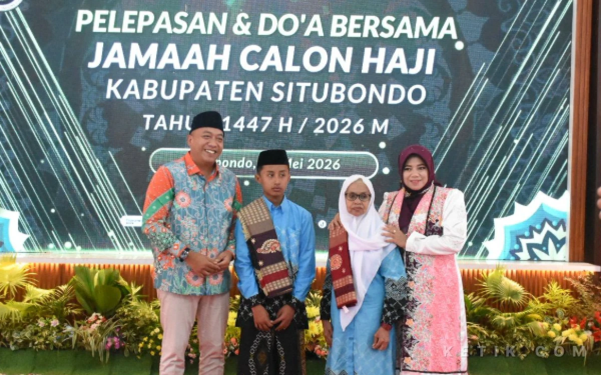 Thumbnail Berita - Bupati Situbondo Lepas 997 CJH, Minta Pendamping Berikan Pelayanan Terbaik