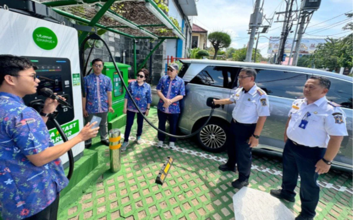 Thumbnail Berita - Stasiun Isi Daya Kendaraan Listrik Kini Tersedia di Terminal Joyoboyo Surabaya