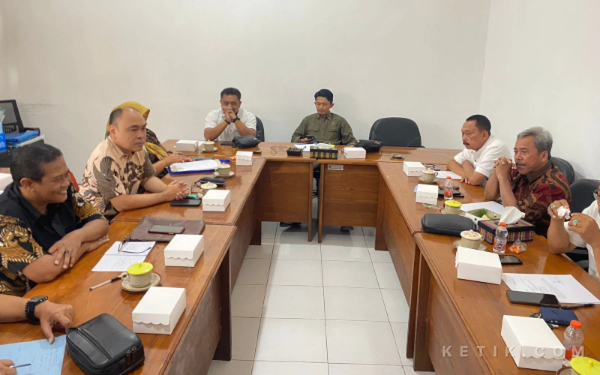 Thumbnail Berita - Ini Pengakuan 25 Buruh PT PPIS yang Mengadu ke DPRD Pacitan, Sebut Dipaksa Resign