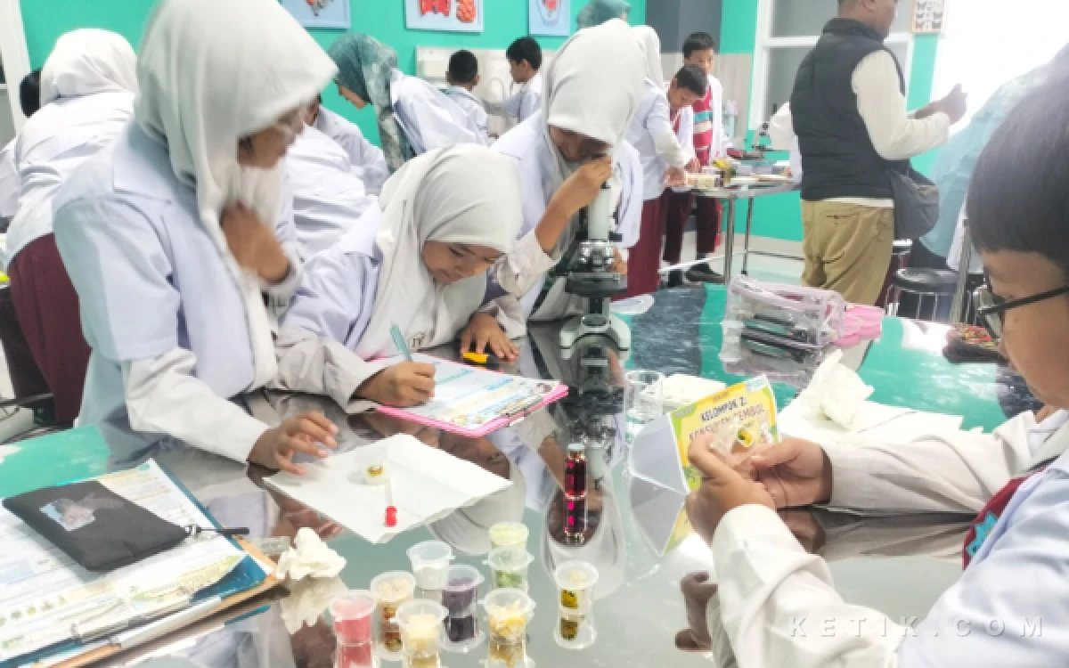 Thumbnail Berita - Siswa SD Muhammadiyah 1 Taman Praktik Teliti Alternatif Pangan Pengganti Padi
