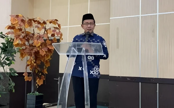 Foto Dr. H. Miftahul Huda, S.Hi., M.H.  saat memberikan sambutan dalam sebuah acara di UIN Malang. (Foto: Miftahul Huda for Ketik.com)