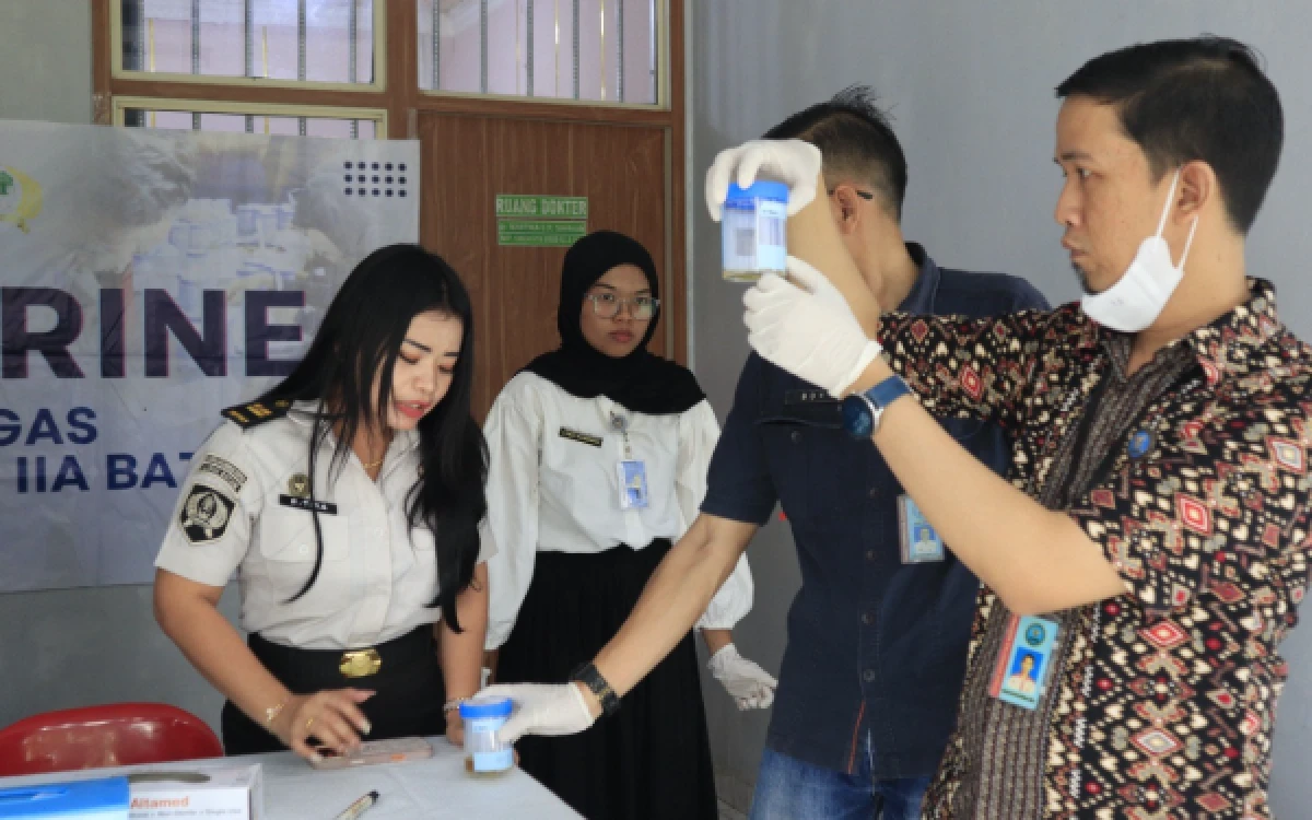 Thumbnail Berita - Lapas Batam Gelar Tes Urine Petugas dan Warga Binaan, Begini Hasilnya