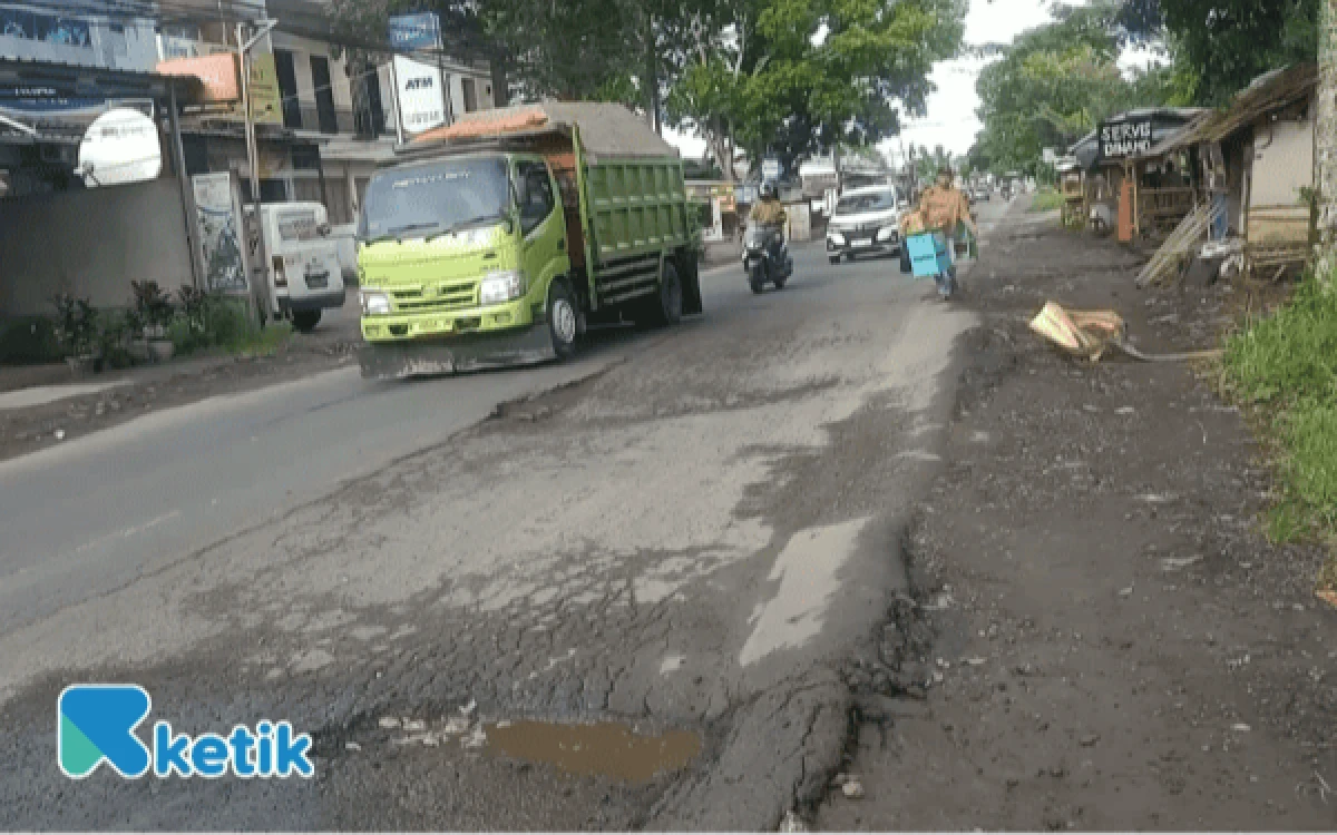 Thumbnail Berita - Satlantas Polres Lebak Tindak Angkutan Barang yang Langgar Jam Operasional dengan ETLE Handheld