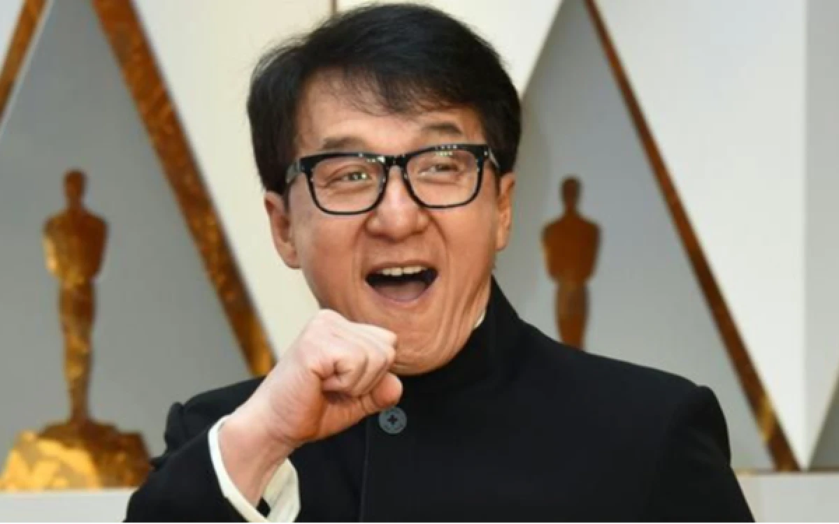 Thumbnail Berita - Hoaks Kematian Jackie Chan Kembali Viral, Begini Kondisinya