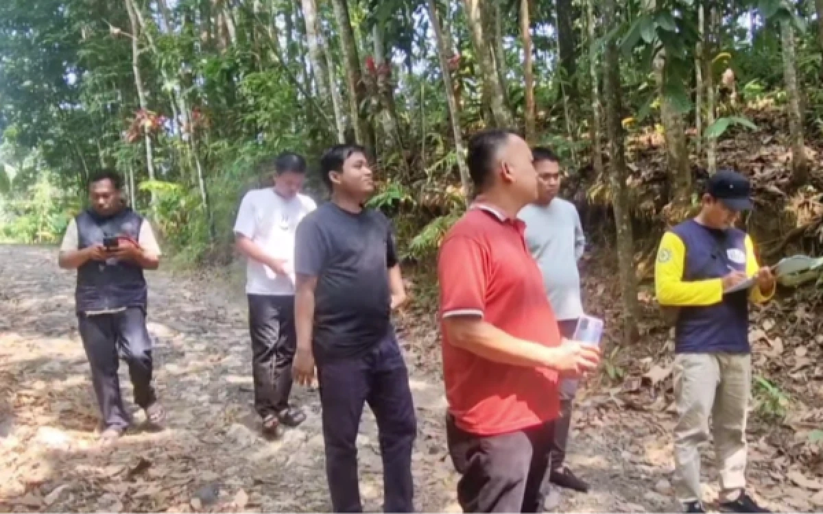 Thumbnail Berita - Survei Jalan Poros Desa Pamubulan-Lebak Menteng, DPRD Lebak Pastikan Masuk Program APBD 2026