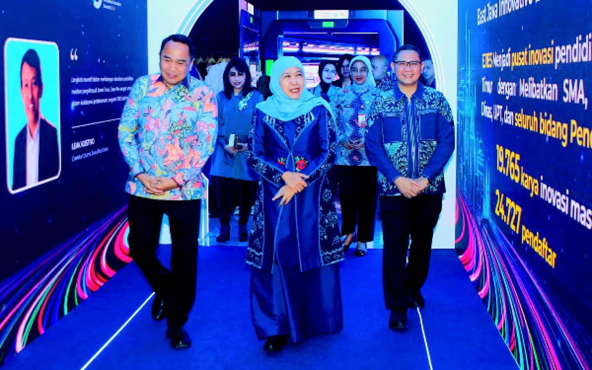 Thumbnail Berita - Outfit Gubernur Jatim Bikin Salfok! Tak Disangka, Ternyata Busana Khofifah Karya Murid SMKN 1 Turen
