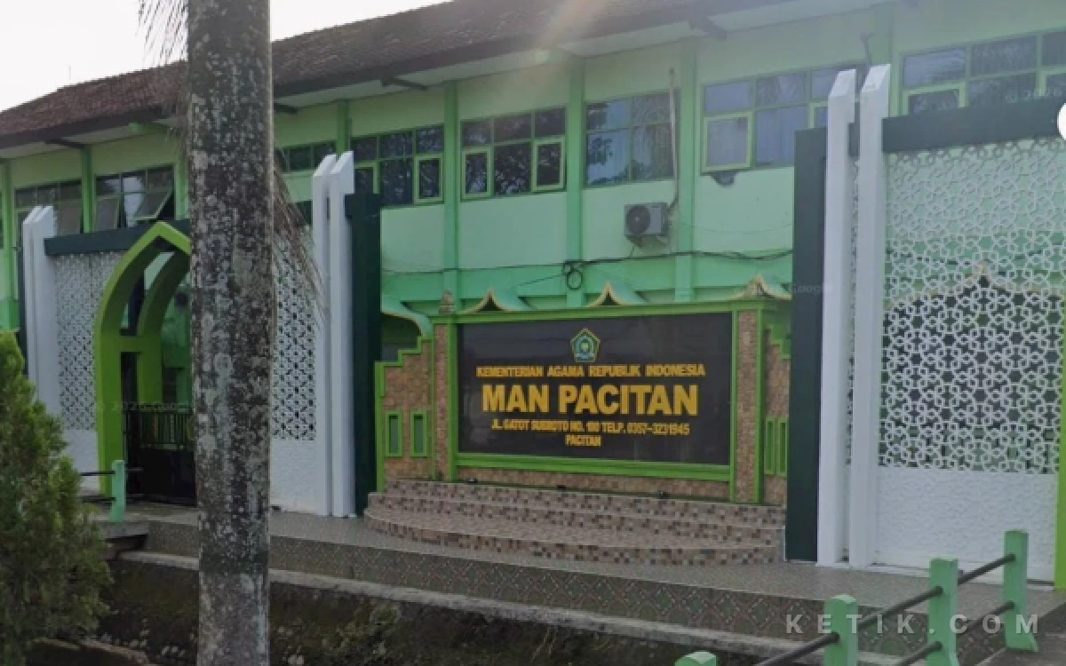 Thumbnail Berita - Ijazahnya Diduga Ditahan Pihak Sekolah, Lulusan MAN Pacitan Terancam Gagal Daftar Kuliah