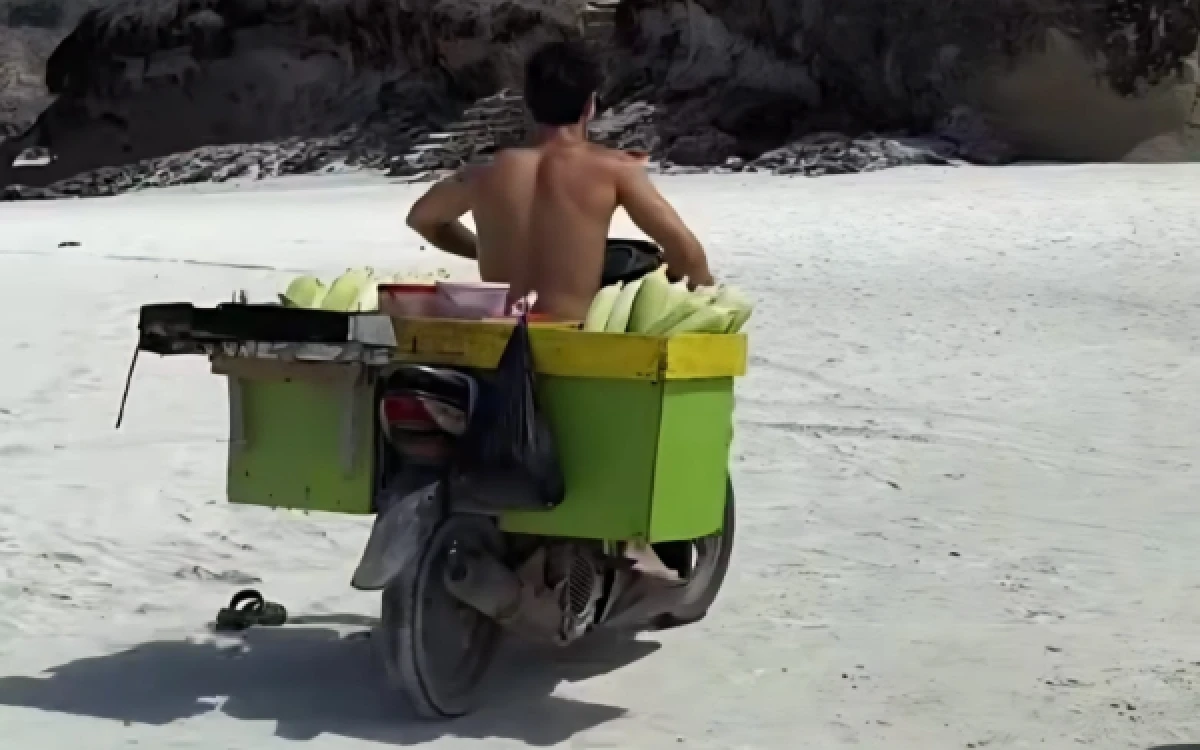 Thumbnail Berita - Pembalap Moto2 Tony Arbolino di Mandalika, "Jualan Jagung Bakar" di Pantai hingga Respek Indonesia Raya