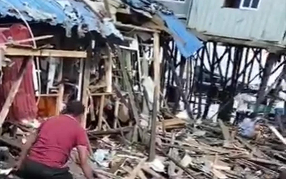Thumbnail Berita - Update Ledakan Bom Sisa Perang Dunia II di Biak Papua, Tiga Orang Masih Hilang 10 Rumah Rusak