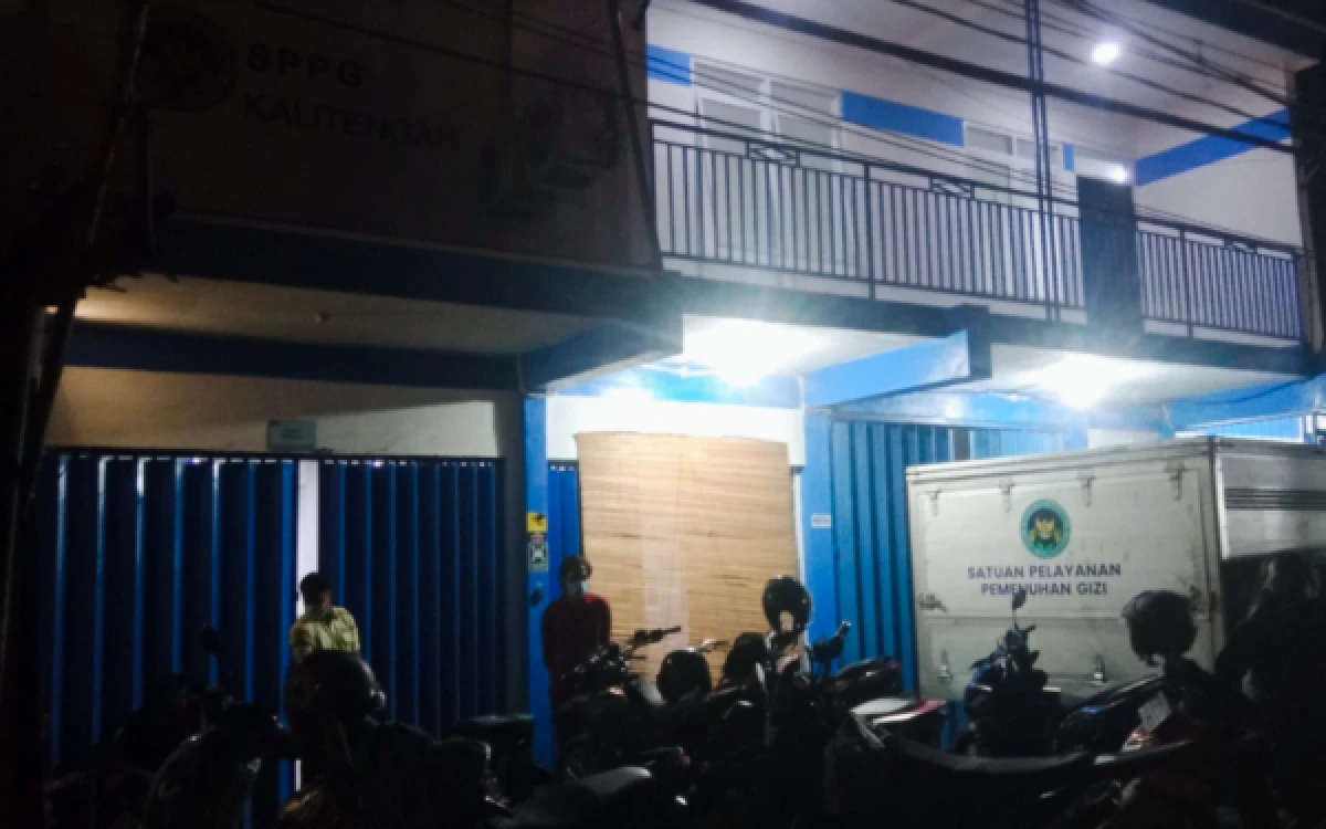 Thumbnail Berita - Ratusan Santri Sidoarjo Keracunan, Pengasuh Ponpes Mambaul Hikam Terima Permintaan Maaf Kepala BGN Sudaryono
