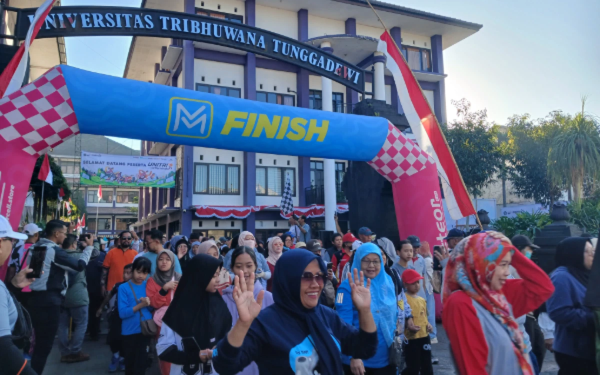 Foto Acara Fun Walk dan Fun Run di Universitas Tribhuwana Tunggadewi Malang. (Foto: Hanif/Ketik.com)