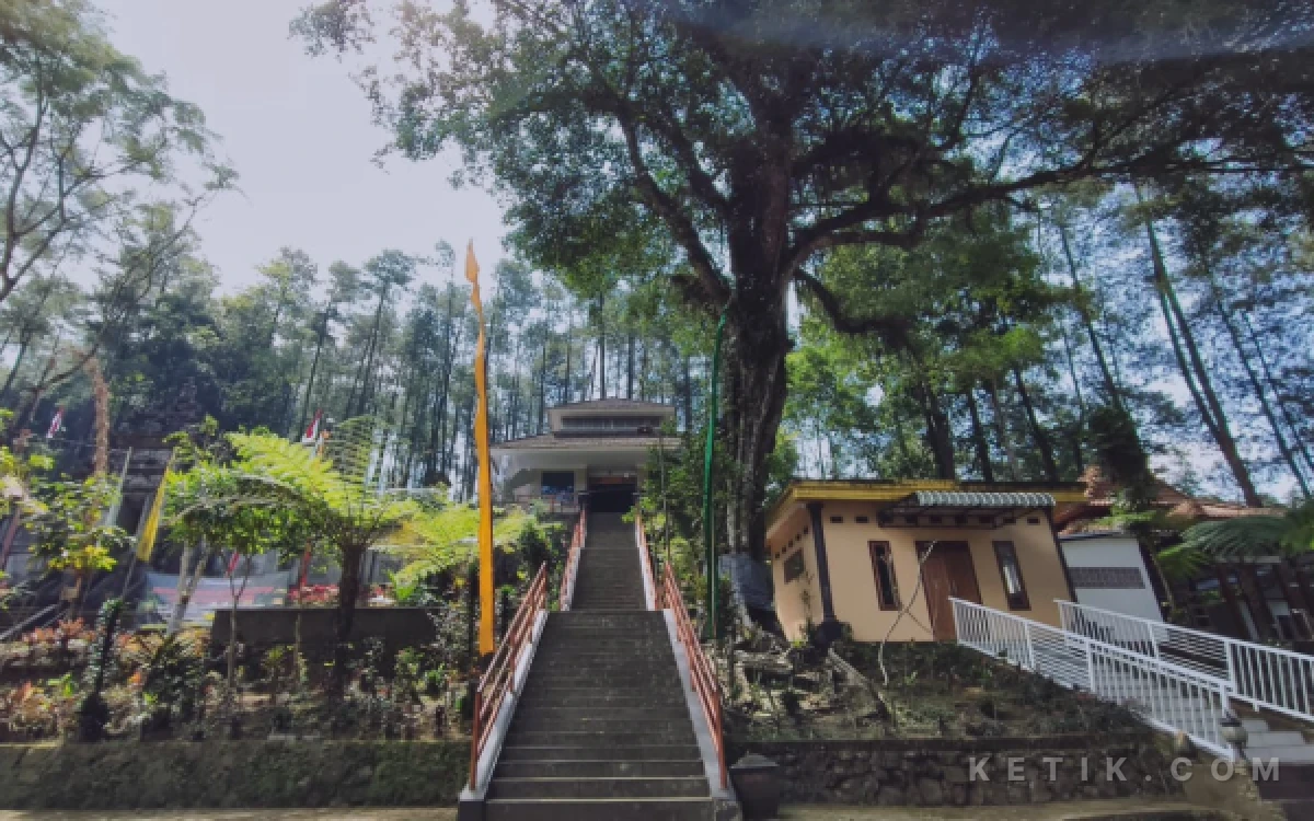 Thumbnail Berita - Keraton Gunung Kawi, Destinasi Ziarah di Malang yang Diyakini Berusia Lebih dari Seribu Tahun