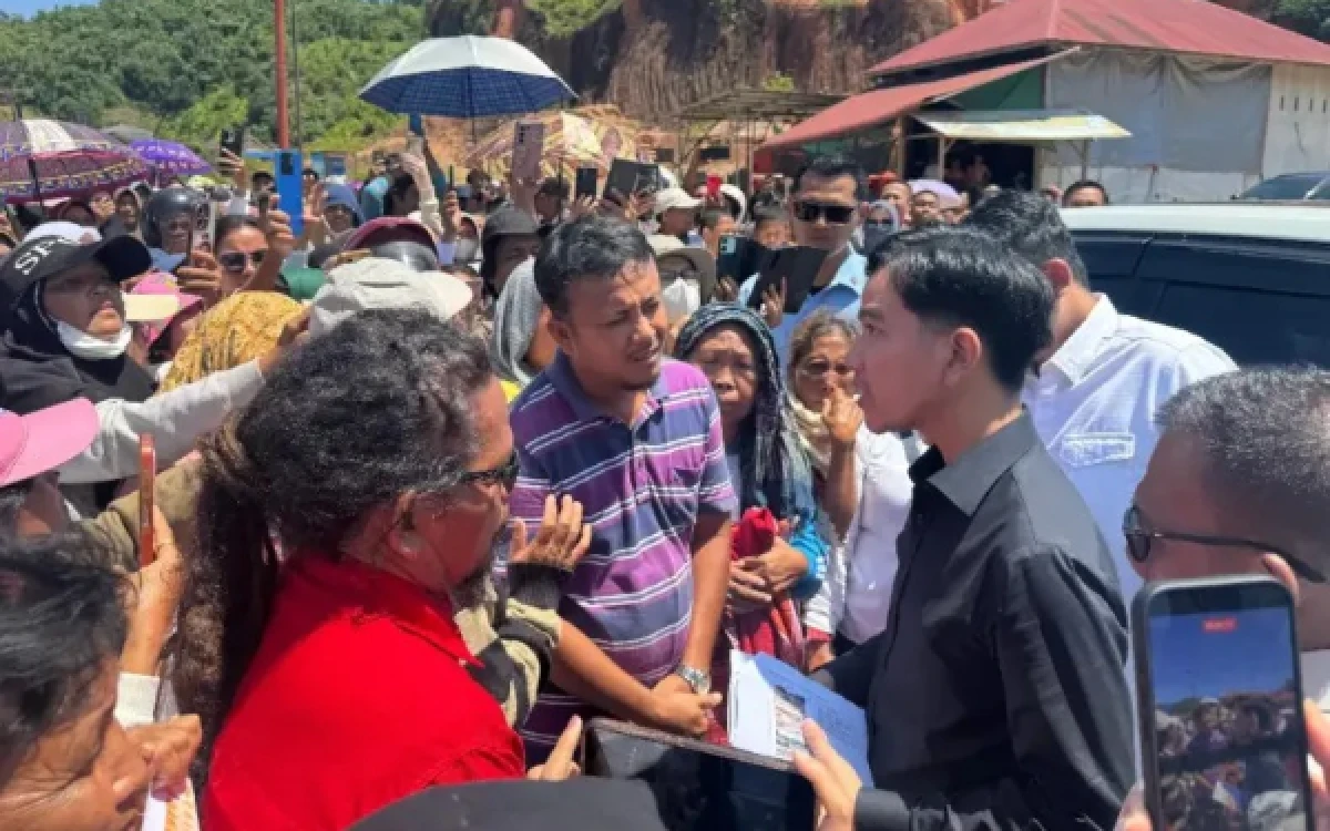 Thumbnail Berita - Kala Gibran Dicegat Warga Terdampak Bencana Tapanuli Tengah di Pinggir Jalan