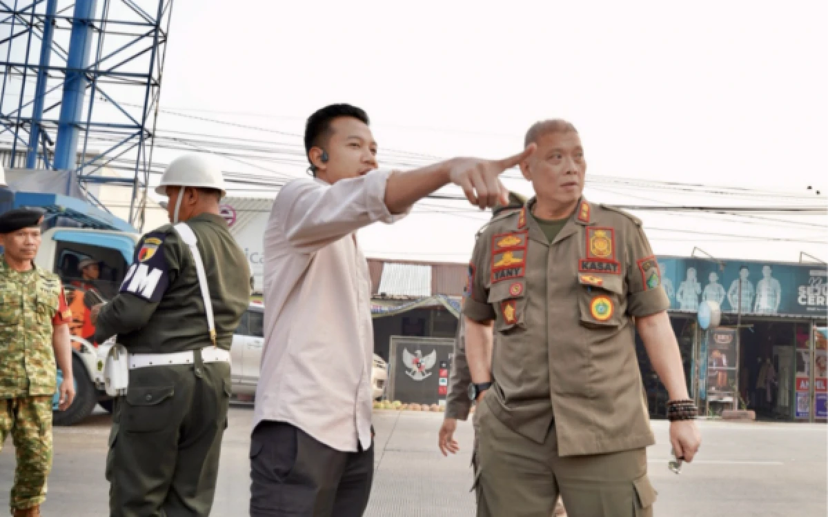 Thumbnail Berita - Pantau Penertiban PKL Krembung, Anggota DPRD Sidoarjo Rafi Wibisono Minta Tetap Humanis