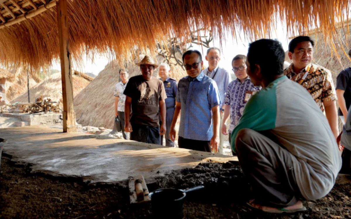 Thumbnail Berita - Kunjungan Kerja di Lombok, Sesmenko Perekonomian Dorong Percepatan Pemulihan Desa Adat Sade