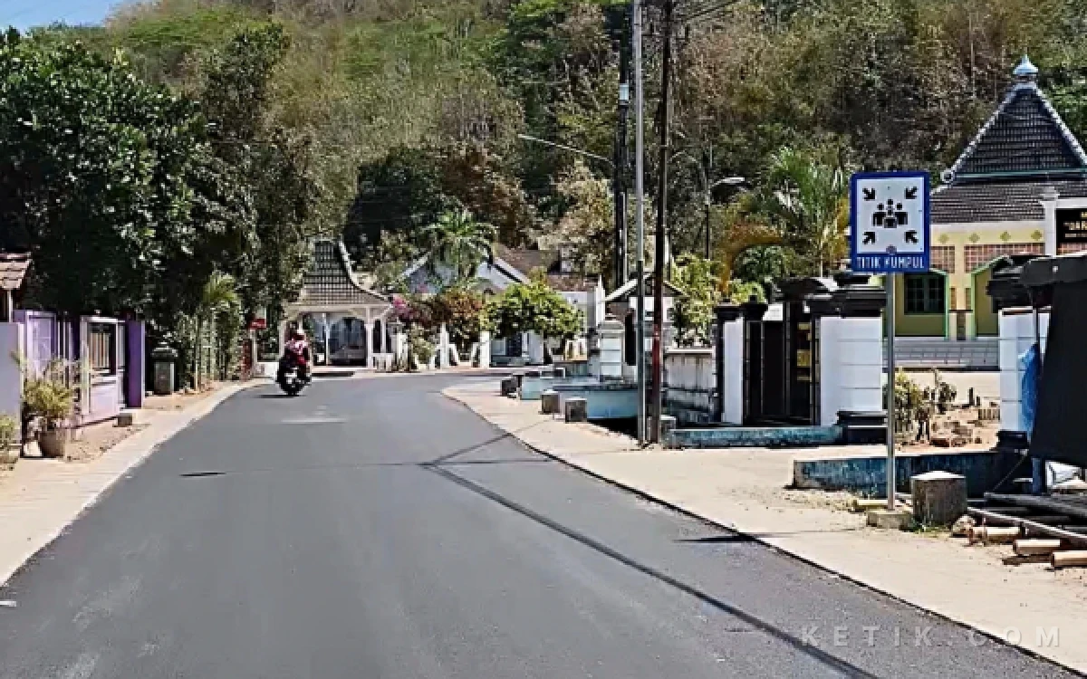 Thumbnail Berita - Jalan Mentoro-Arjosari Pacitan Mulai Mulus, Progres Pengaspalan Hotmix Capai 53 Persen