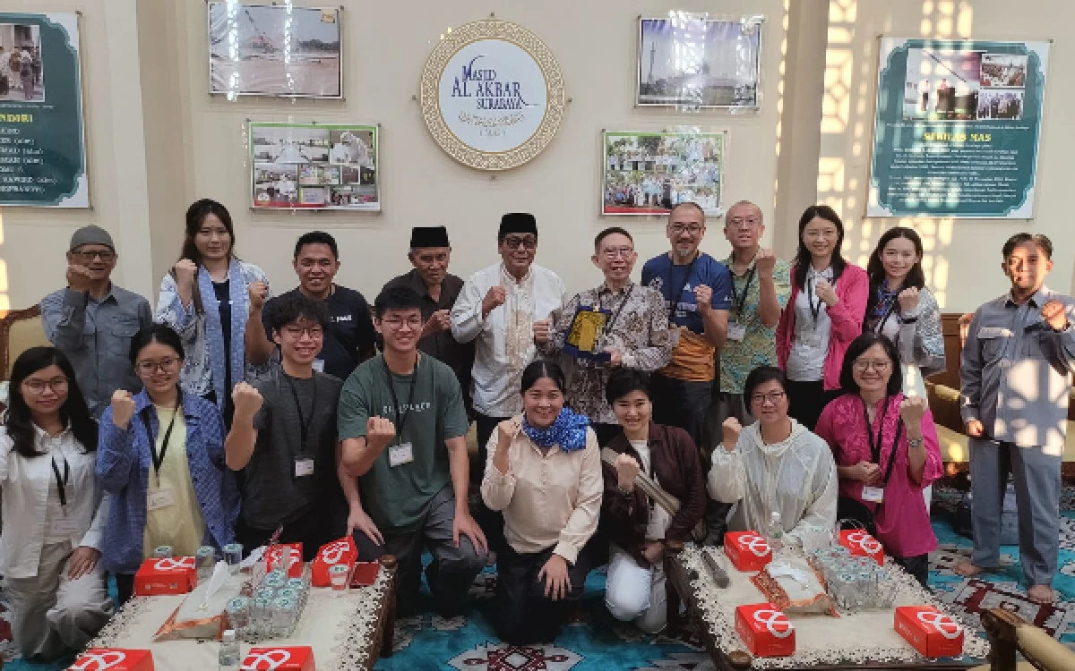 Thumbnail Berita - Kunjungi Masjid Al-Akbar Surabaya, 15 Delegasi YME Hong Kong  Diajak Keliling Tinjau Fasilitas