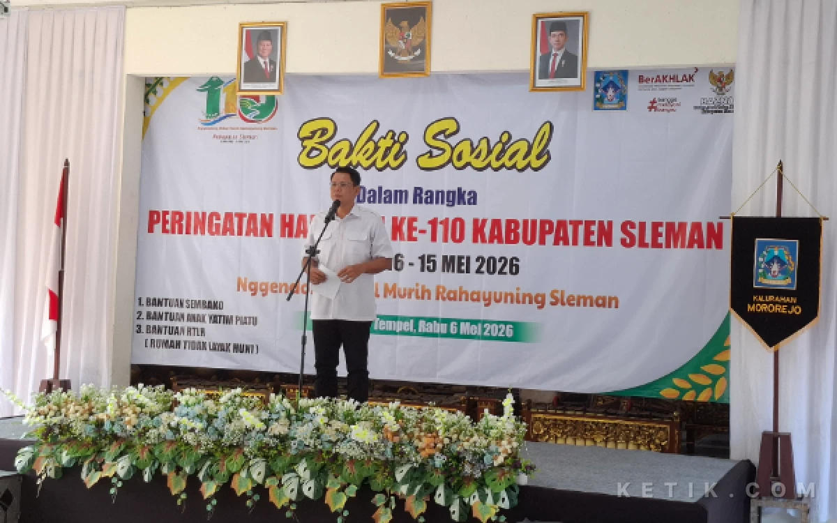 Foto Wabup Sleman Danang Maharsa memberikan sambutan dalam acara Baksos Peringatan Hari Jadi ke-110 Kabupaten Sleman di Aula Kalurahan Mororejo, Tempel, Rabu 6 Mei 2026. Kegiatan ini merupakan bagian dari rangkaian perayaan dengan tema Nggendong Mikul Murih Rahayuning Sleman. (Foto: Fajar R/Ketik.com)