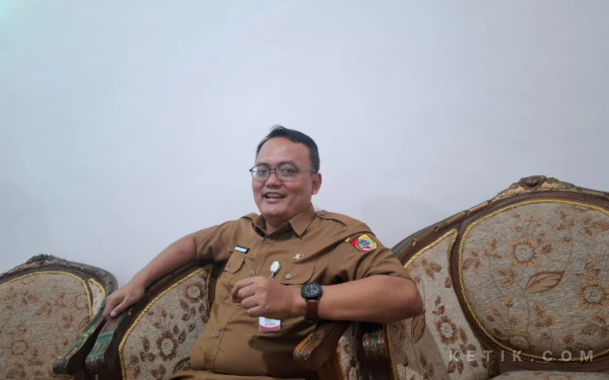 Foto Kepala Bidang Pembinaan Guru dan Tenaga Kependidikan (GTK) Dinas Pendidikan Kabupaten Jember, Tulus Wijayanto, saat diwawancarai Ketik.com pada Senin, 18 Mei 2026. (Foto: Fadli/Ketik.com)