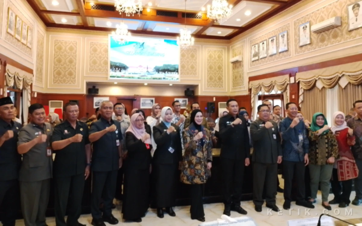 Foto Ketua LLDIKTI Wilayah VII Jawa Timur, Prof Dyah Sawitri mendorong perguruan tinggi di Kota Malang memberikan beasiswa bagi warga sekitar. (Foto: Lutfia/Ketik.com)