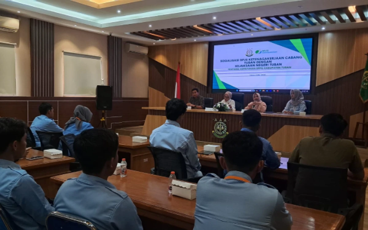 Foto Pelaksana sosialisasi kepatuhan pendaftaran peserta Jamsostek bagi pengelola dapur SPPG di wilayah Kabupaten Tuban, Kamis 7 Mei 2026 (Foto : Ahmad Istihar/Ketik.com)