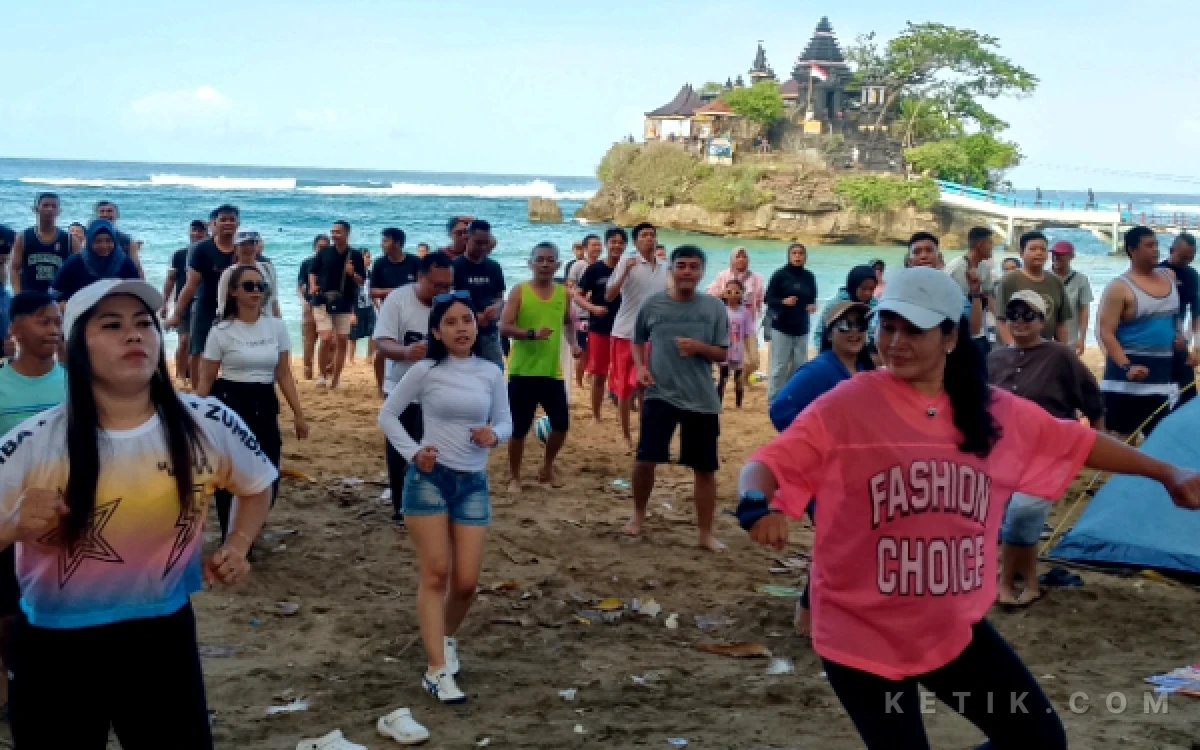 Thumbnail Berita - Diserbu Seribu Wisatawan! Pantai Balekambang Kabupaten Malang Tetap Jadi Primadona saat Libur Panjang