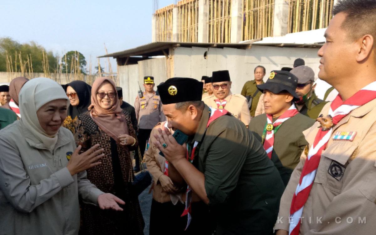 Foto Gubernur Khofifah saat berada di lokasi PPSN VI Ponpes An Nur Kabupaten Malang. (Foto: Binar Gumilang/ketik.com)