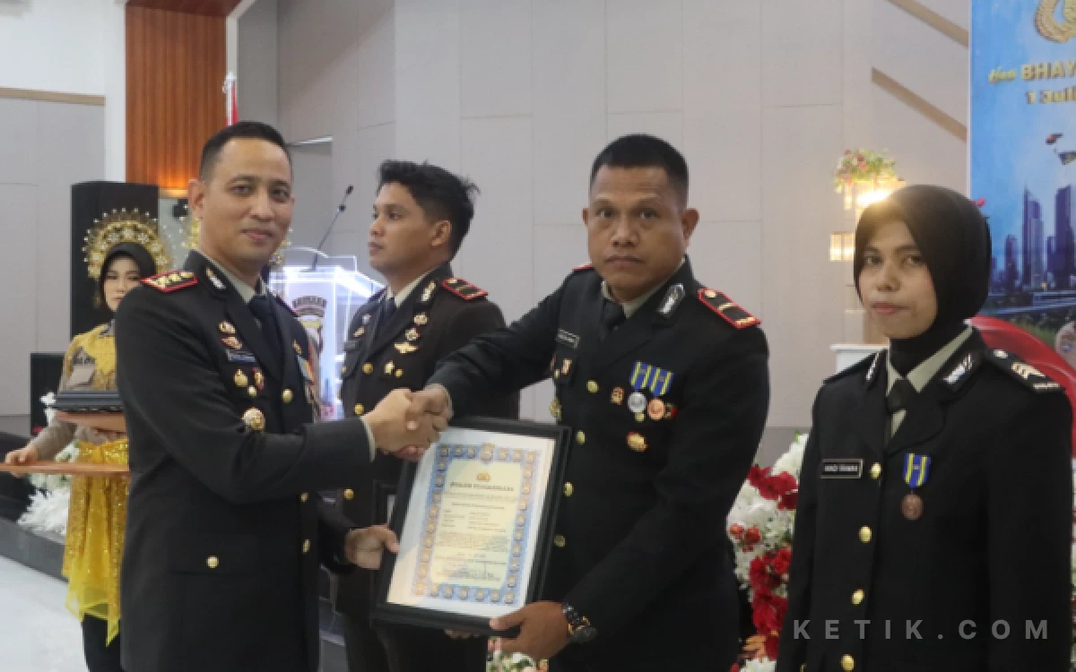 Thumbnail Berita - Dedikasi dari Gane Barat, Ipda Ruslan Anwar Raih Penghargaan di Hari Bhayangkara