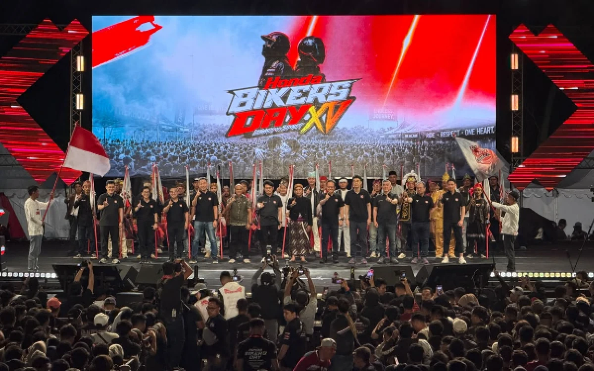 Foto Sebanyak 32.214 bikers dari berbagai penjuru Indonesia satukan semangat persaudaraan dalam rangkaian Honda Bikers Day (HBD) 2026 di Lapangan Panglima Jenderal Sudirman, Ambarawa, Jawa Tengah, Sabtu (24/10/2026). (Foto: AHM)