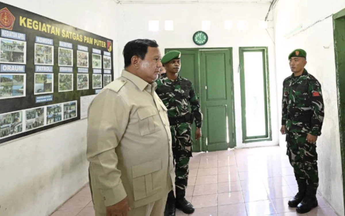 Thumbnail Berita - Momen Prabowo Berhenti Mendadak di Pos Penjagaan Ujung Utara Miangas, Akrab Tanyakan Kondisi Prajurit