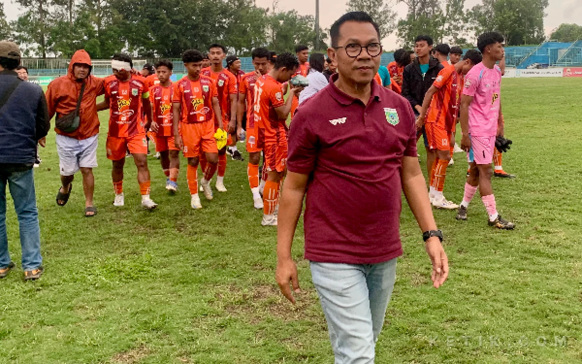 Thumbnail Berita - Dari Masjidil Haram, Wali Kota Batu Cak Nur Doakan Persikoba Lolos Liga 3