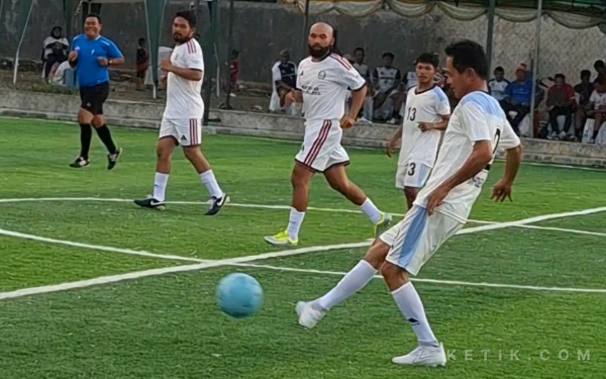 Thumbnail Berita - Helmi Umar Muchsin di Fun Football PWI Cup I Halmahera Selatan