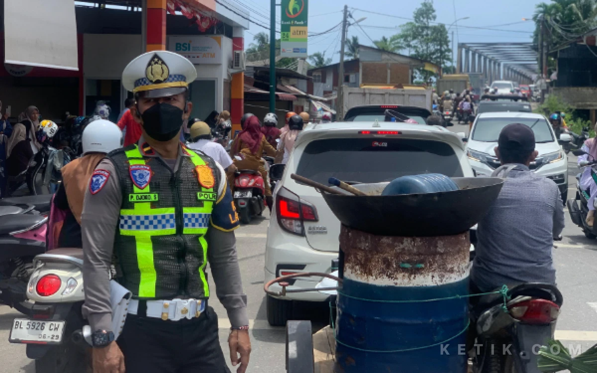 Thumbnail Berita - Rekayasa Lalu Lintas di Acara Maulid, Satlantas Polres Abdya Berhasil Urai Kemacetan