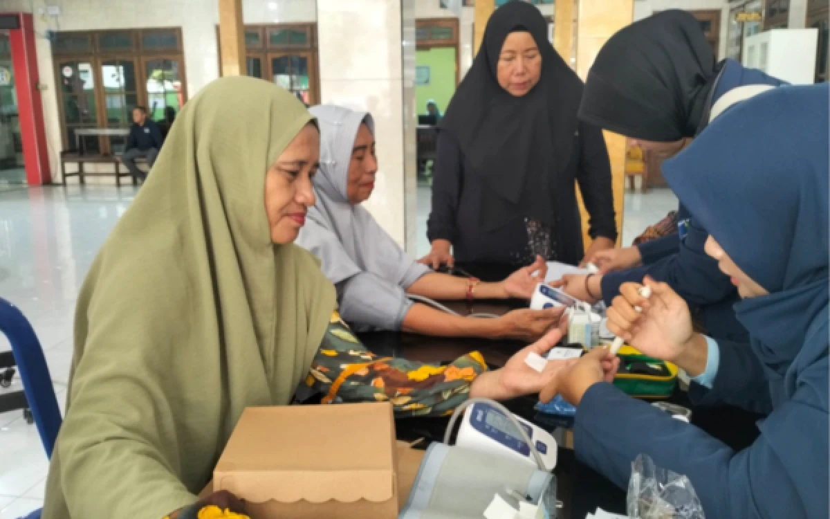 Thumbnail Berita - Poltekkes Surabaya Ajak Warga Candi Sidoarjo Cegah Ancaman Hipertensi dan Stroke