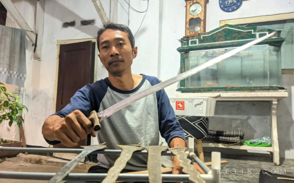 Thumbnail Berita - Dari Begadang hingga Cuci Pusaka, Lima Tradisi Malam 1 Suro Ini Masih Dilestarikan Masyarakat