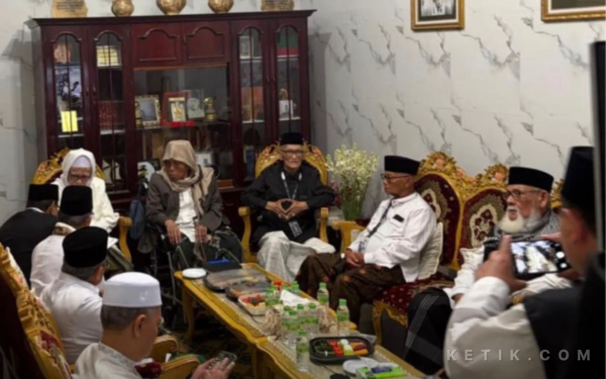 Foto Suasana musyawarah AHWA di Ndalem Kasepuhan KH Wahan Chasbullah, 30 Agustus 2026. (Foto: Rifat/Ketik.com)