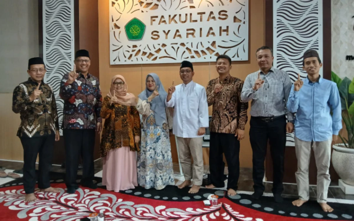 Thumbnail Berita - Gelar Pembubaran Panitia ICOLESS, Dekan Fakultas Syariah Apresiasi Kinerja Panitia dan Tekankan Penguatan Reputasi Lembaga