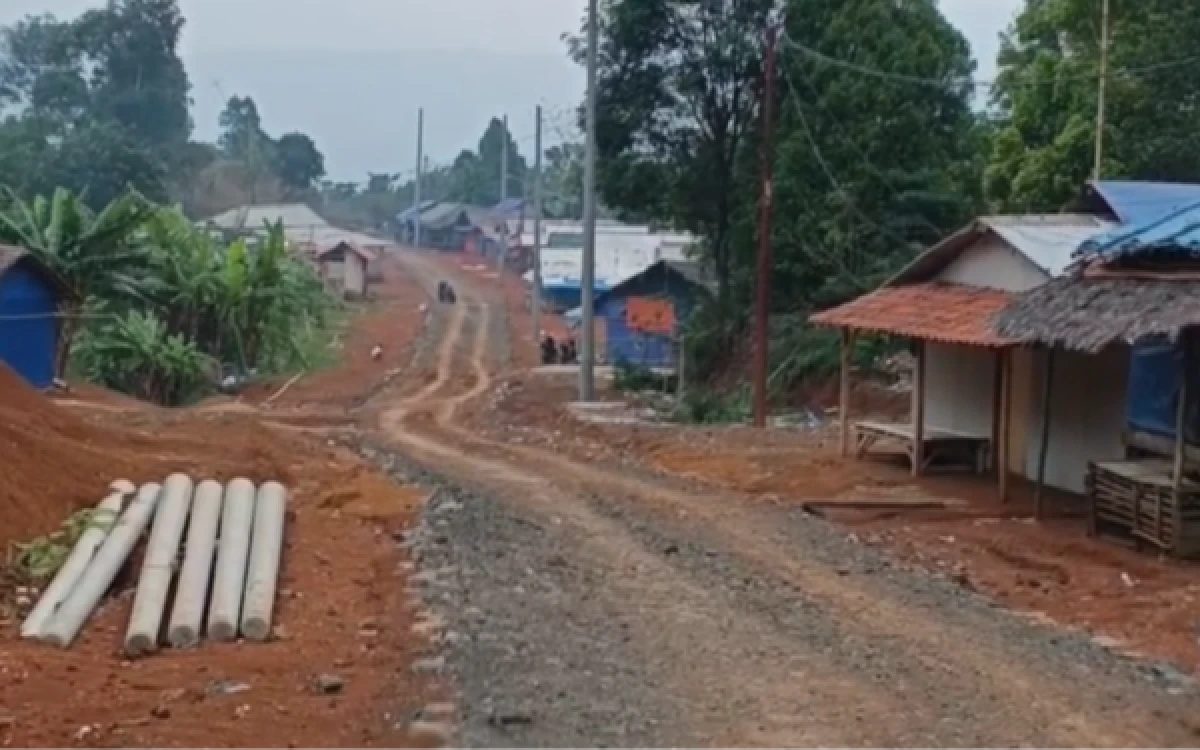 Thumbnail Berita - Janji 3 September 2026 Meleset, Warga Huntara Lebakgedong Tagih Pembangunan Huntap
