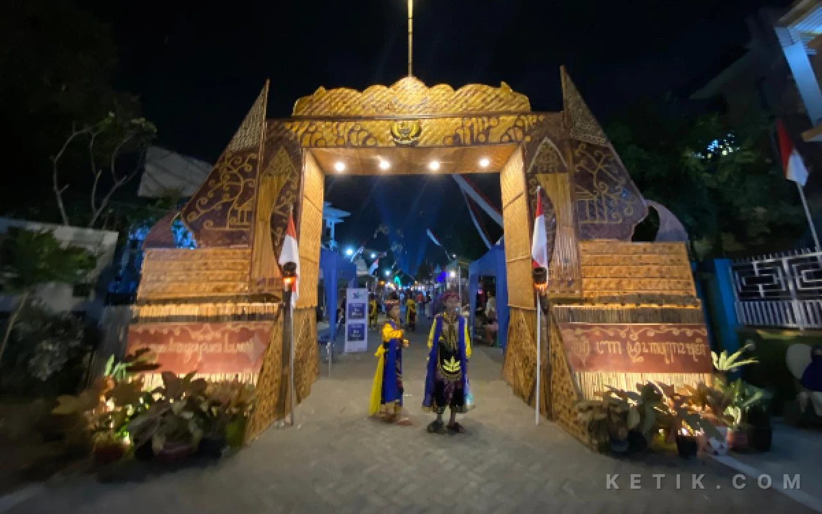 Foto Gapura masuk Kampung Klasik IV di RW XI Kelurahan Merjosari, Vila Bukit Tidar, Kota Malang. (Foto: Aziz/ketik.com)