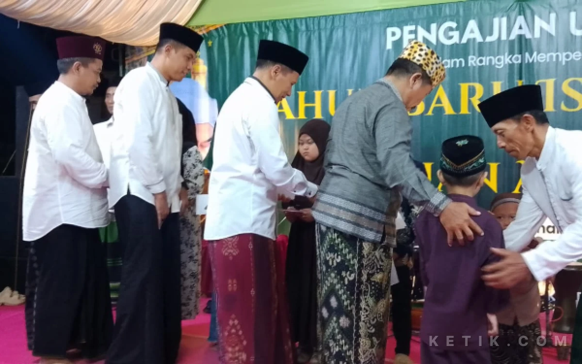 Thumbnail Berita - Plt Bupati Tulungagung Hadiri Peringati Tahun Baru Islam Dusun Bonsari Betak, Gelar Pengajian Umum dan Santunan Anak Yatim