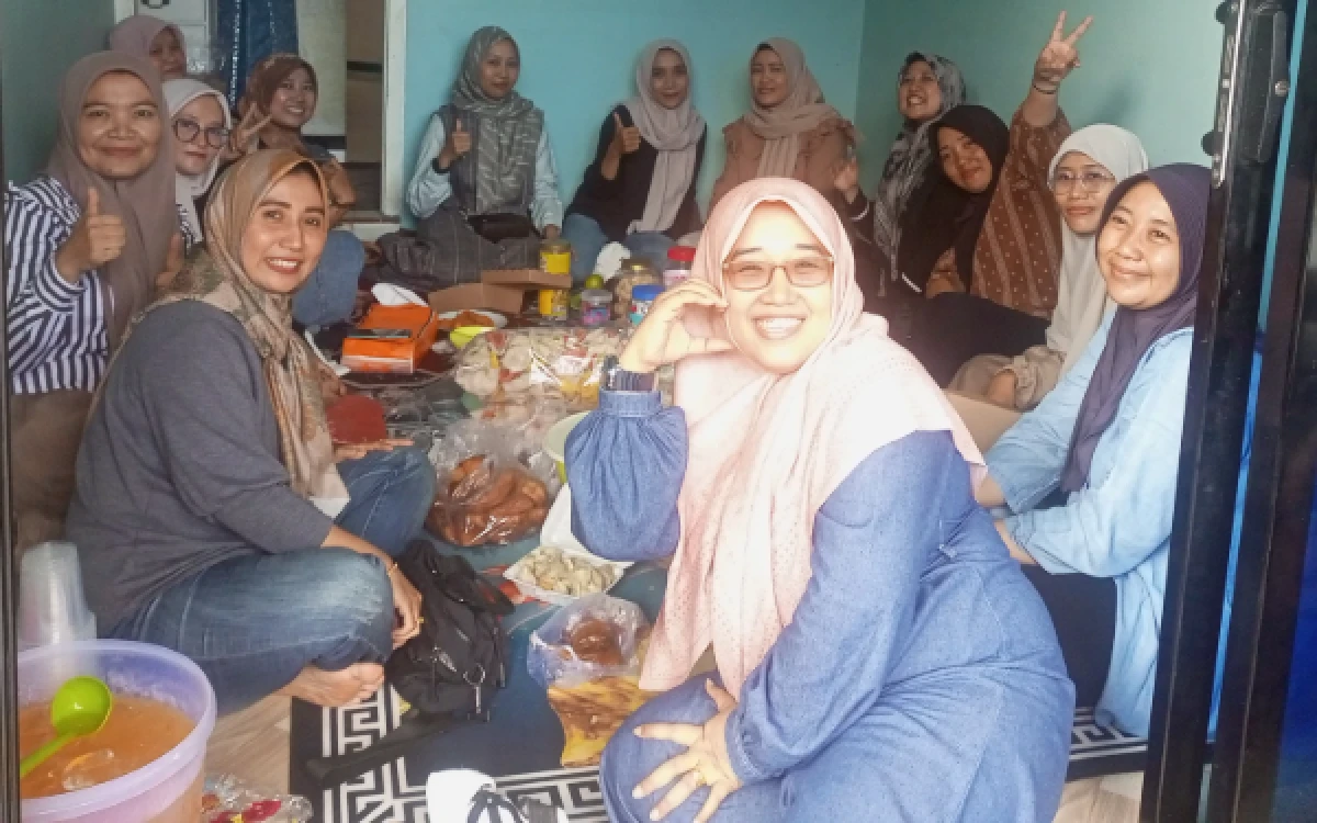 Foto Temu kangen para alumni kelas IPS 1 angkatan 2004 MAN 1 Tulungagung di Desa Majan, Kecamatan Kedungwaru, Kabupaten Tulungagung, Minggu, 3 Mei 2026. (Foto: Zainal Arifin for Ketik.com)