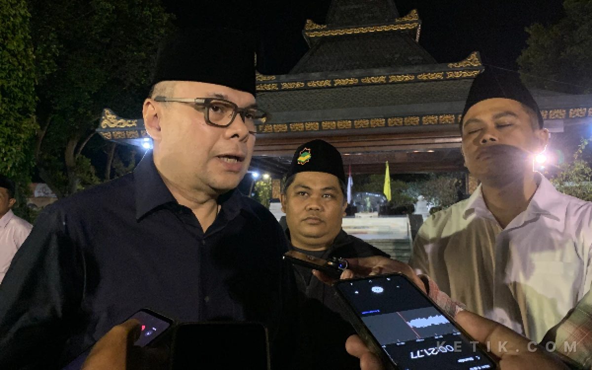 Thumbnail Berita - Bukan Sekadar Ziarah, Romy Soekarno Ajak Warga Blitar Hidupkan Lagi Api Bung Karno