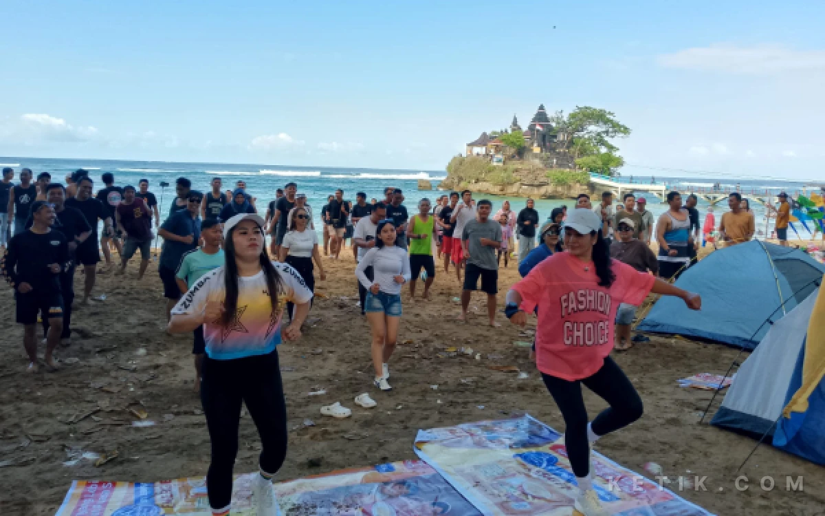 Thumbnail Berita - Balekambang Tahes Zumba Beach Terbesar Hadirkan Sensasi Olahraga dengan Gemuruh Ombak