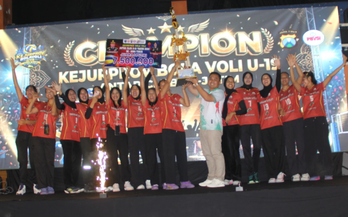 Thumbnail Berita - Tak Terbendung! Bank Jatim Surabaya Juara Kejurprov Voli U19 Jatim 2026