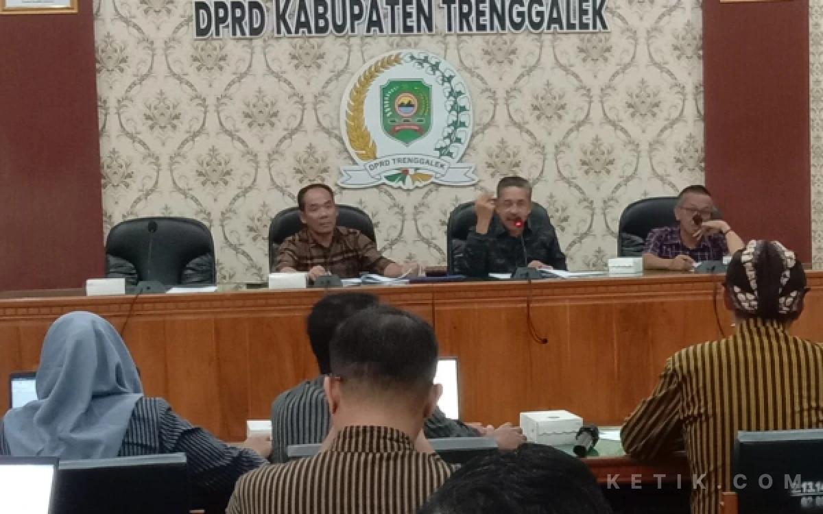 Thumbnail Berita - Pansus III DPRD Trenggalek Kebut Raperda Fasilitasi Penyelenggaraan Ponpes dan Madrasah