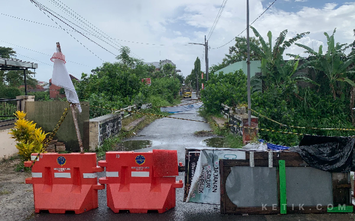 Thumbnail Berita - Berbulan-bulan Jembatan Rusak Dibiarkan, Ekonomi Warga Terdampak: Pemkot Blitar Dinilai Lamban